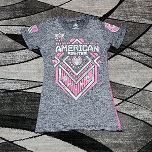 AMERICAN FIGHTER TRAINING DIVISION GRAPHIC DESIGN PINK STITCH TEE-SHIRT